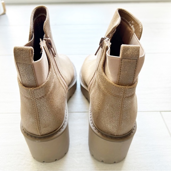 NEW DV Dolce Vita Kids' Fury Faux Leather Lug Wedge Chelsea Boot Big Kid Size 5 - Picture 8 of 10